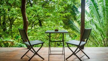 Bungalow Premium, 1 cama King size, para no fumadores, vista a la montaña | Terraza o patio