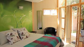 Kahden hengen deluxe-huone, 1 makuuhuone, oma kylpyhuone | Minibaari, tallelokero huoneessa, lisävuoteet, ilmainen Wi-Fi