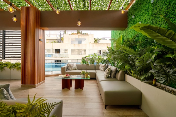 Vip Luxury Rooftop Two Bedroom Penthouse & Jacuzzi | Terrace/patio