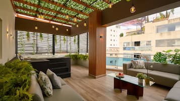 Vip Luxury Rooftop Two Bedroom Penthouse & Jacuzzi | Terrass/Patio