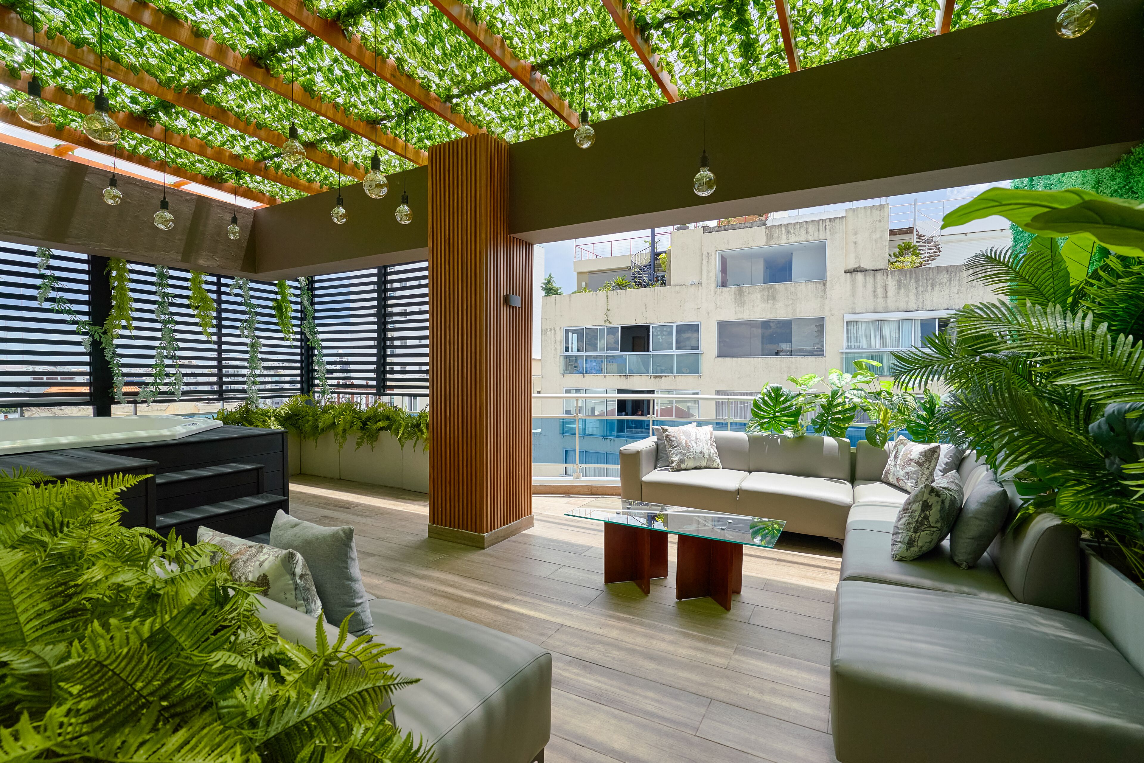 Vip Luxury Rooftop Two Bedroom Penthouse & Jacuzzi | Terrace/patio