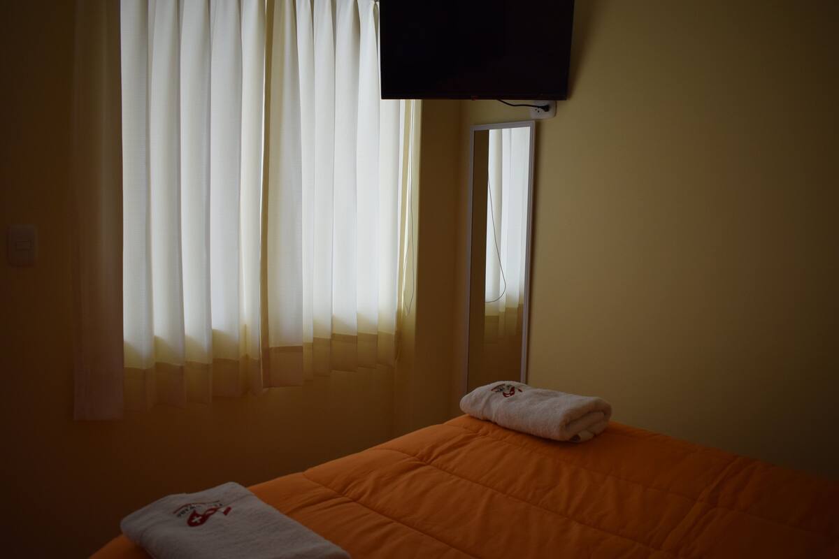 Habitación doble, 1 cama doble, baño privado | Wifi gratis