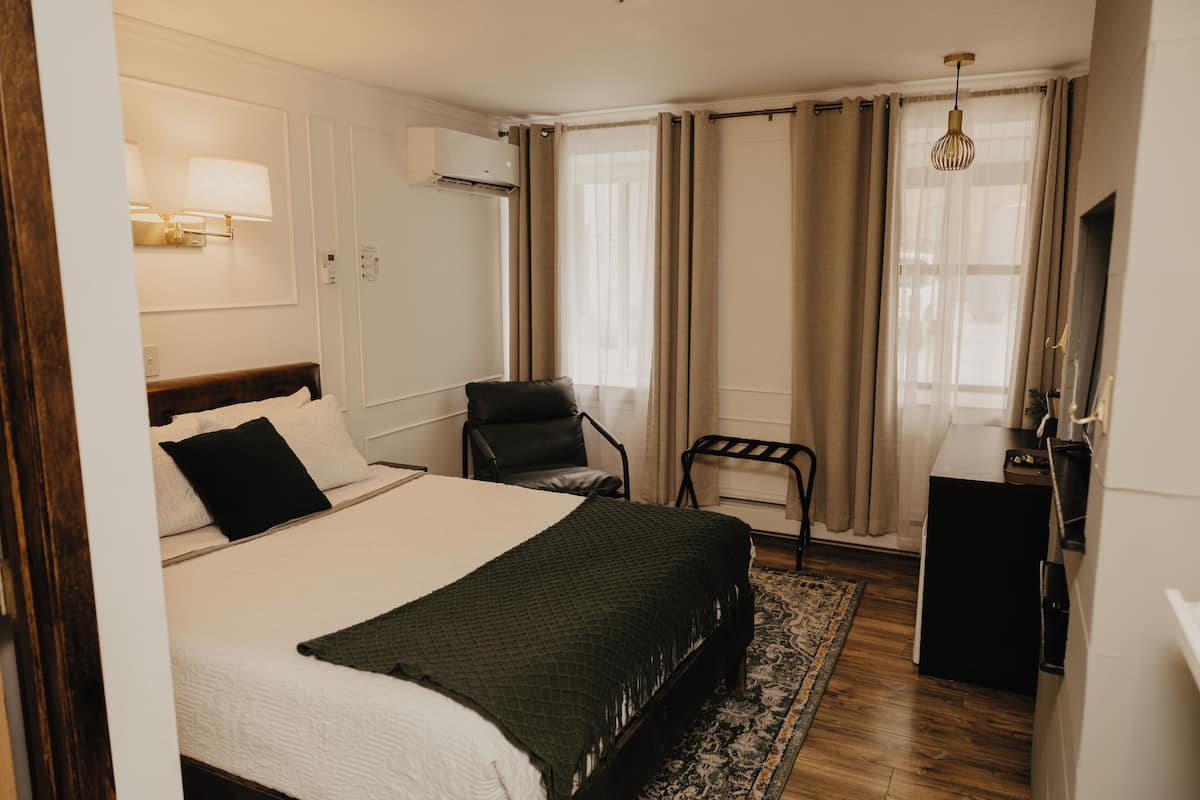 Camera Standard (Queen Room) | Con stile personalizzato, con arredamento individuale, postazione laptop