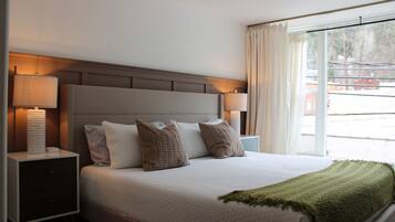 Individually decorated, individually furnished, laptop workspace