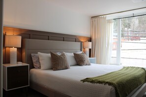 Deluxe kamer, Meerdere bedden | Individueel gedecoreerd, individueel gemeubileerd, een laptopwerkplek