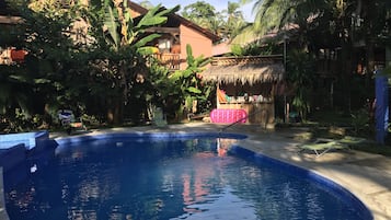 Kolam renang outdoor