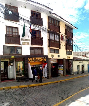 Front of property - Hotel Ayllus (Cusco)