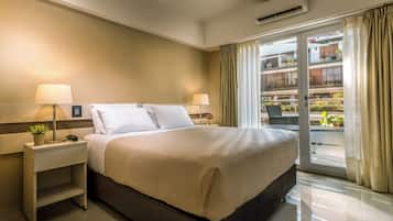 Quarto superior, 1 cama de casal ou 2 camas de solteiro, sacada | Frigobar, cofres nos quartos, escrivaninha, Wi-Fi de cortesia