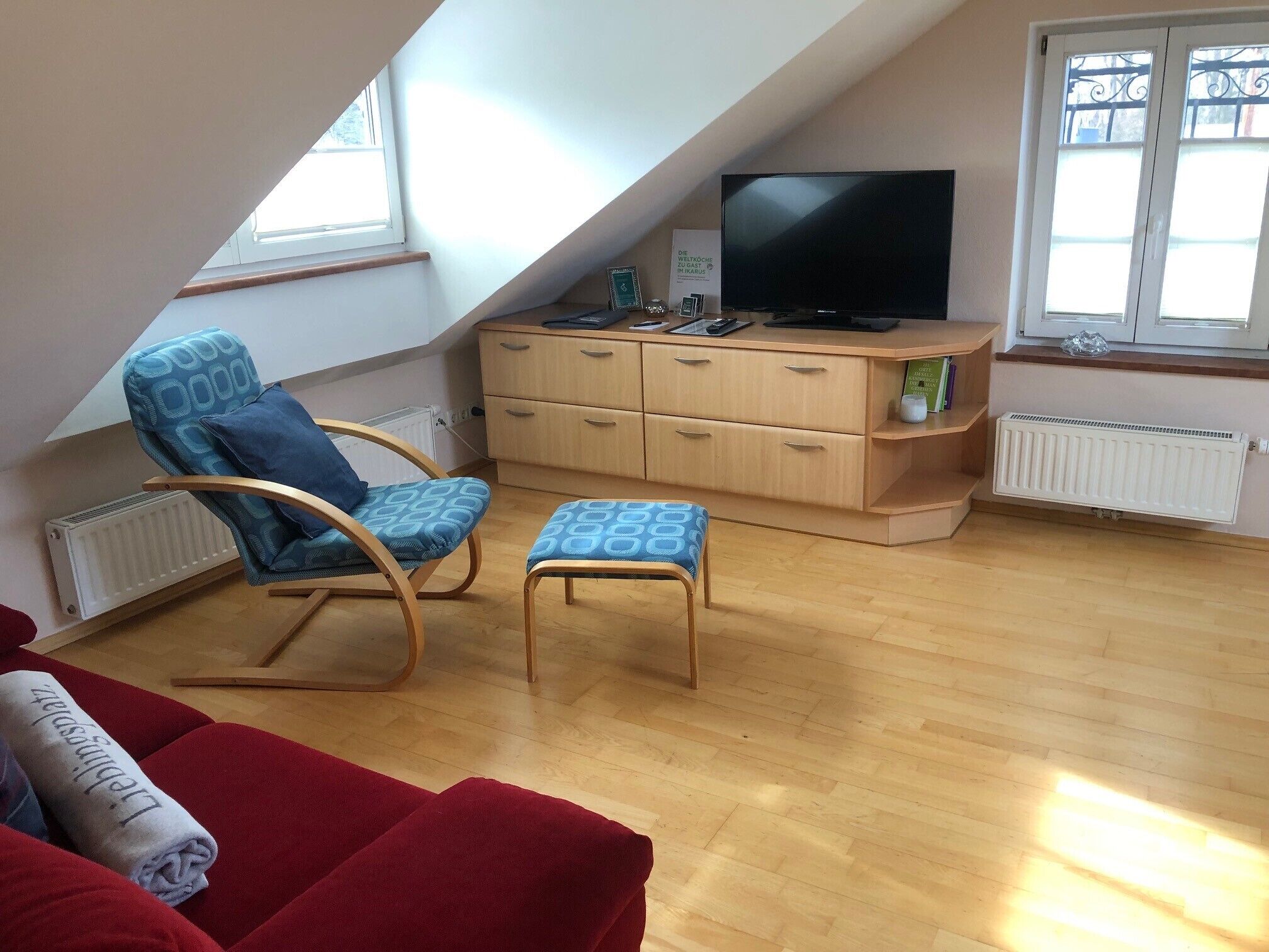 standard apartment, 1 bedroom (incl. 50€ cleaning fee) | living area | flat-screen tv