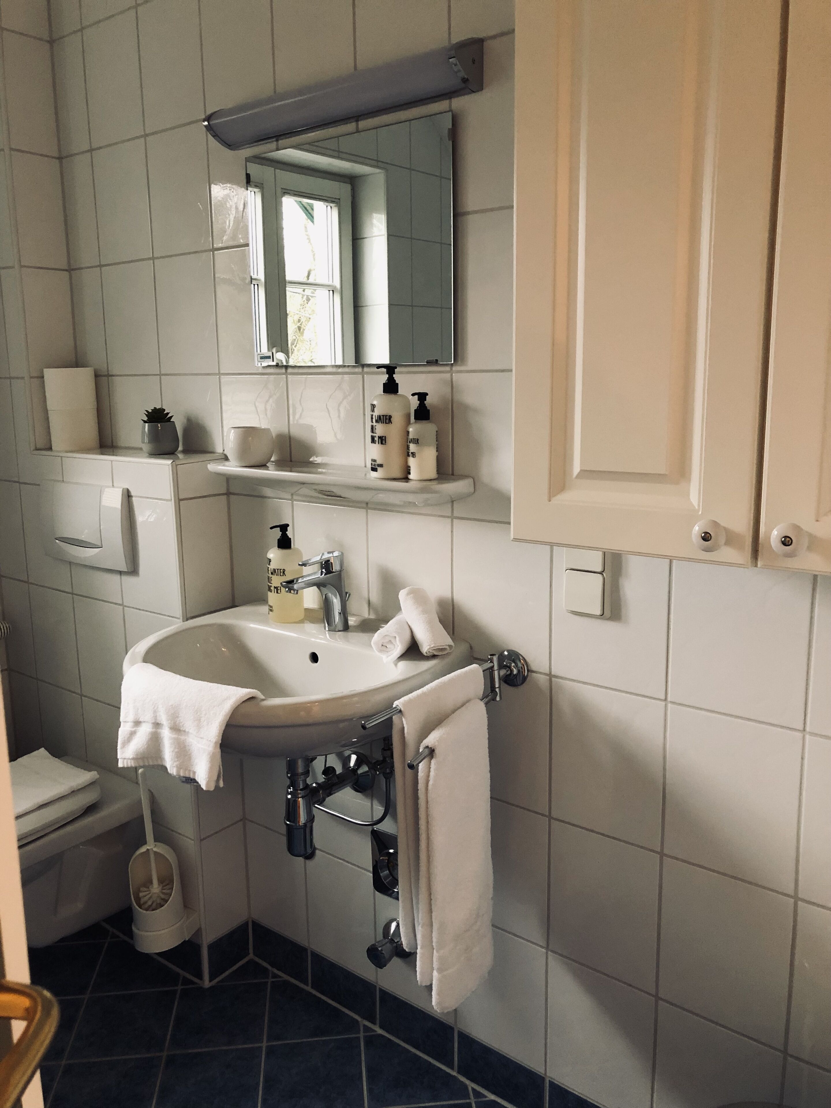 standard apartment, 1 bedroom (incl. 50€ cleaning fee) | bathroom | free toiletries, hair dryer, bathrobes, towels