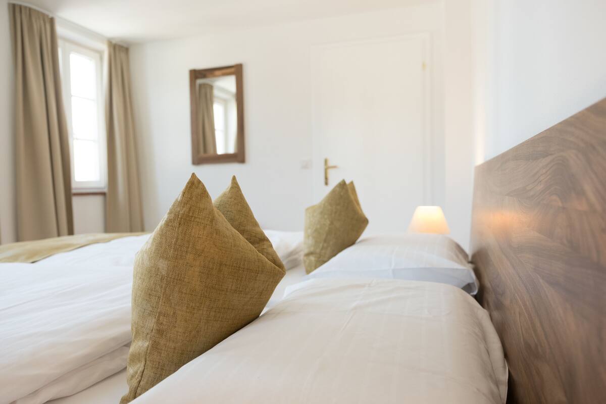 Superior Apartment, 1 Schlafzimmer | Soundproofing, iron/ironing board (on request), cribs (surcharge)