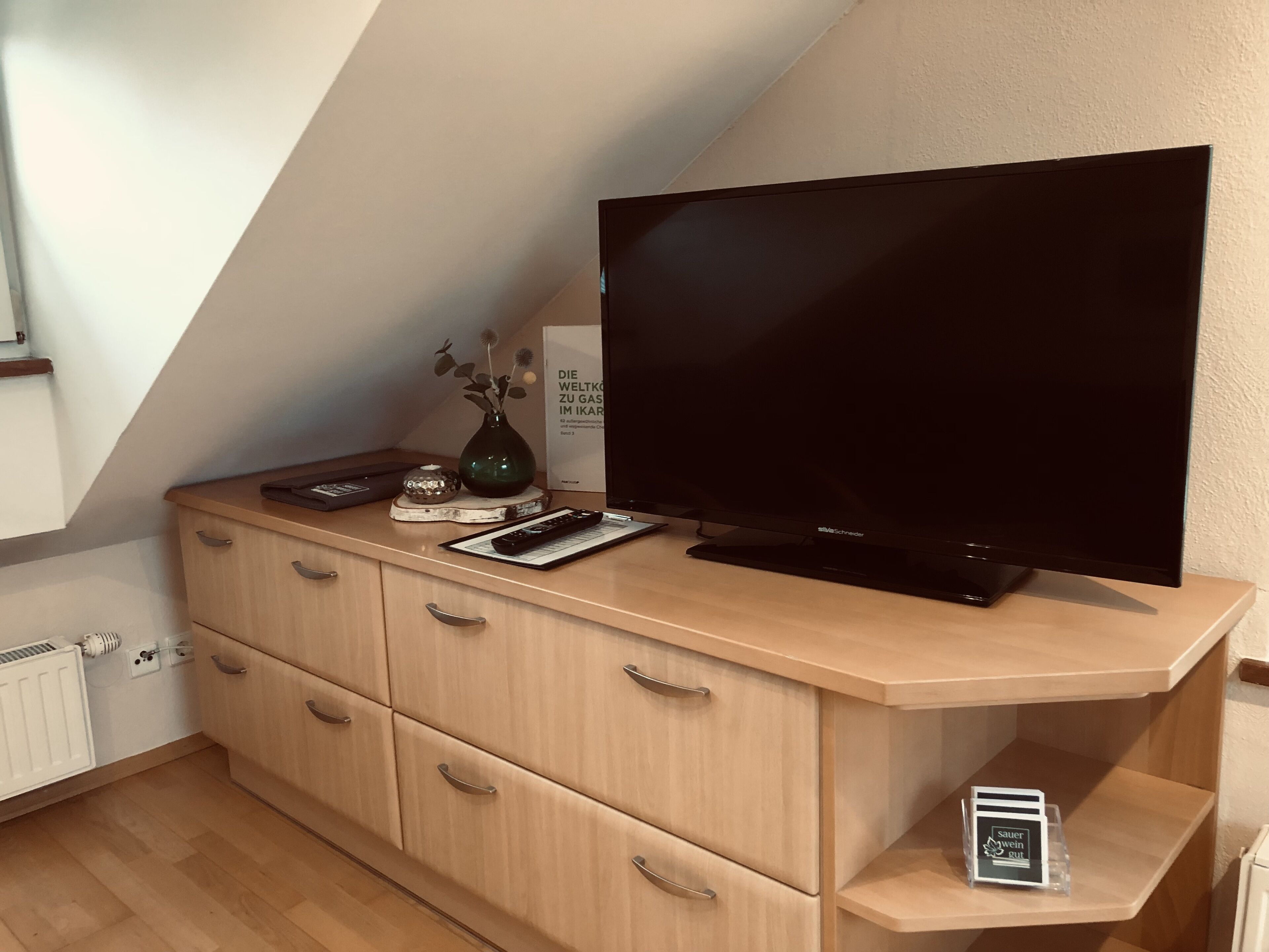 standard apartment, 1 bedroom (incl. 50€ cleaning fee) | living area | flat-screen tv