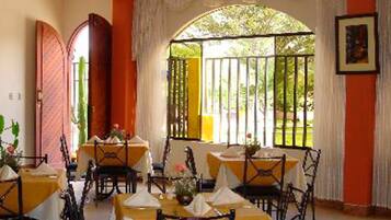 Breakfast, lunch, dinner served; local and international cuisine