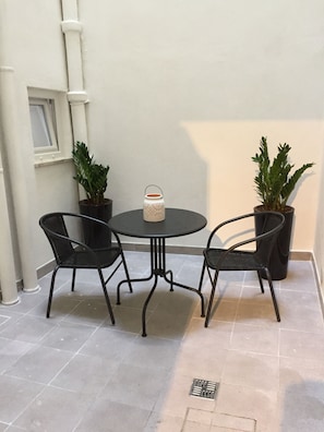 Appartement Duplex, 2 chambres, 2 salles de bains | Vue sur la cour