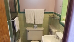 Basic Single Room | Bathroom - Stagecoach Motel Colorado Springs (Colorado Springs)