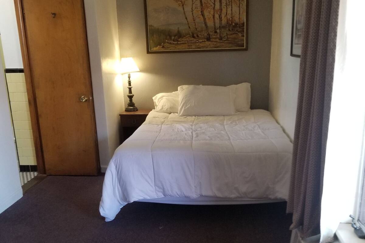 Basic Single Room | WiFi (free)