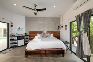 Habitació de luxe, 1 llit de matrimoni gran, balcó (Tub Room) | Roba de llit d'alta qualitat i cobrellits 