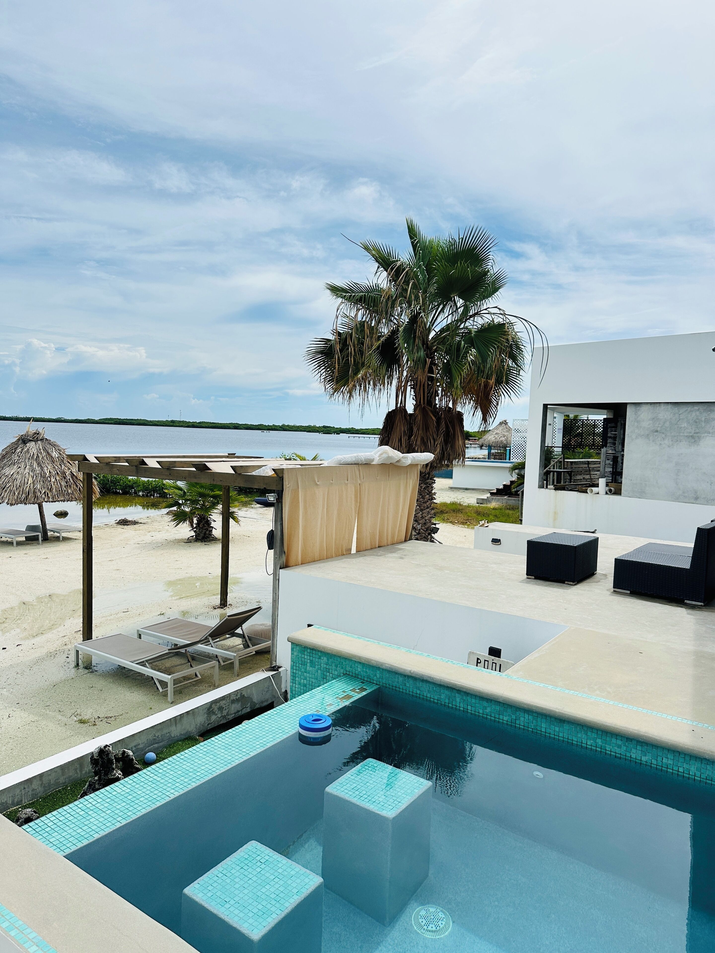 حمّام سباحة خارجي