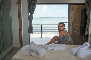 Room, 1 Queen Bed, Balcony (SPA Room) | Living area