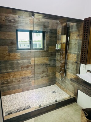 Luxury Room, 1 King Bed, Balcony (Wood Room) | Bathroom | Free toiletries, hair dryer, bathrobes, bidet - Playa De Sala (San Pedro)