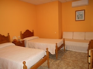 Chambre Triple | Wi-Fi gratuit, draps fournis