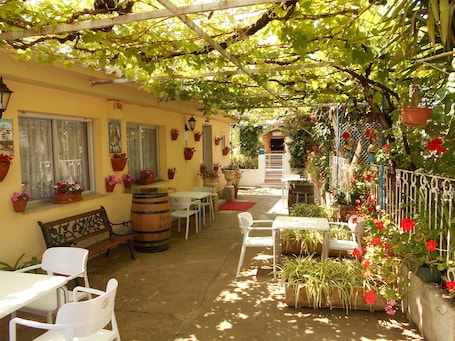 Outdoor dining. Hotel Vasco da Gama