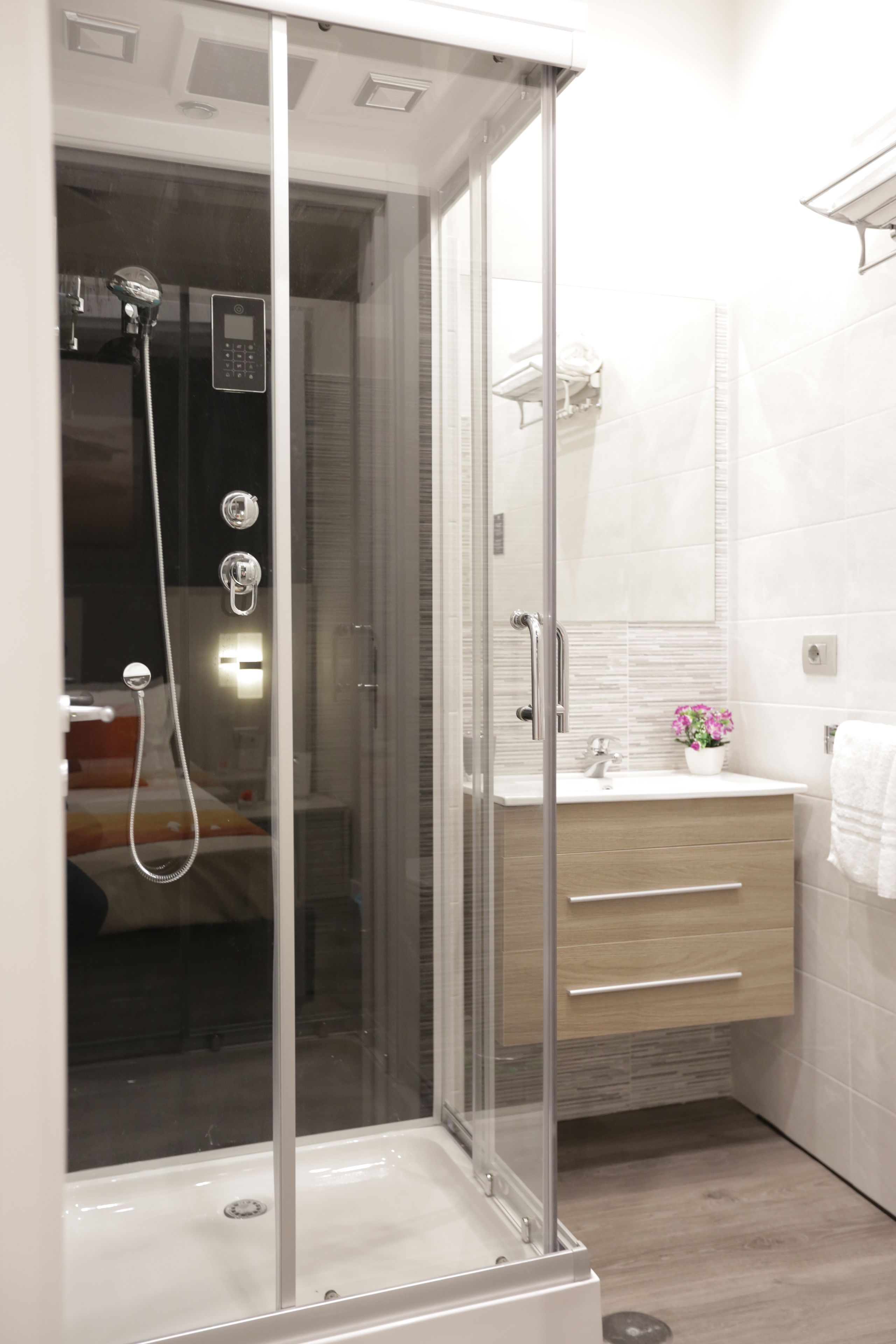 Standard Room | Bathroom | Shower, rainfall showerhead, hair dryer, bathrobes