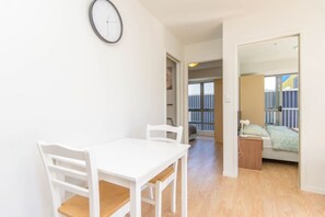 Modern 2 Bedroom Apartment with a Balcony | In-room dining