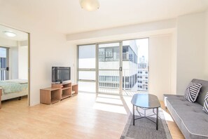Living area - Modern 2 Bedroom Apartment in the CBD (Auckland)
