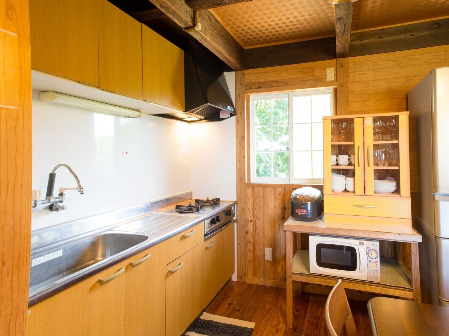 tree house | 1 bedroom, desk, free wifi, bed sheets