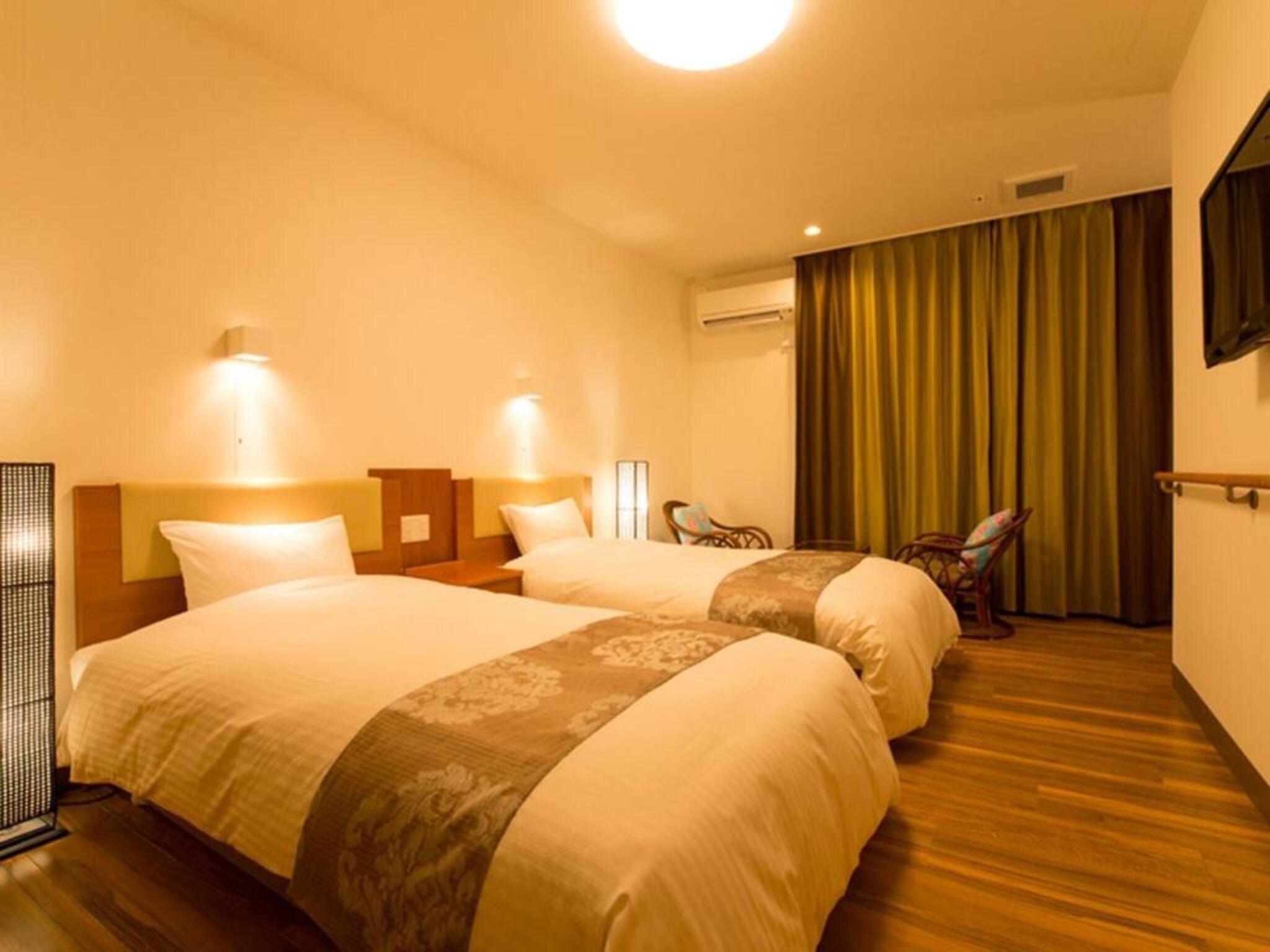 Desk, free WiFi, bed sheets, wheelchair access