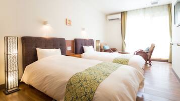 Tvåbäddsrum | Skrivbord, gratis wi-fi, sängkläder och rullstolsanpassning