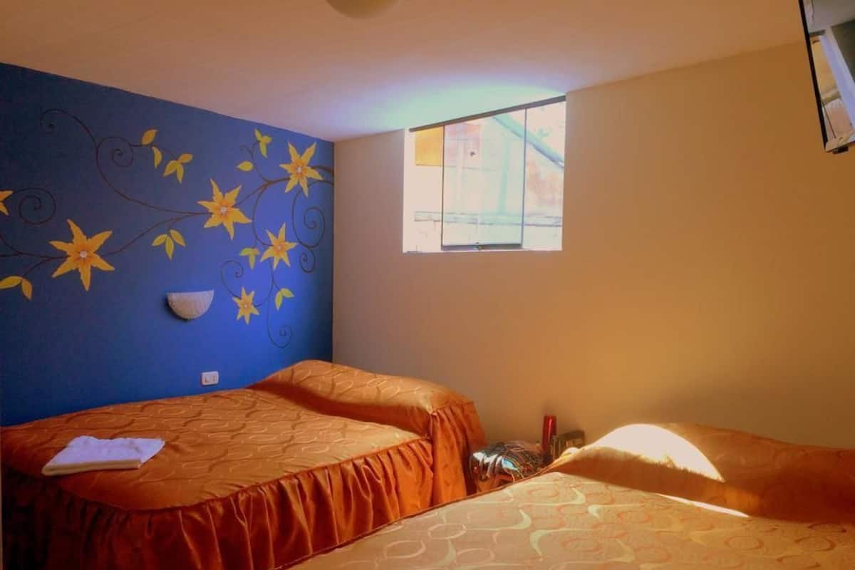 Family Room | Desk, iron/ironing board, free WiFi