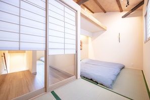Holiday Home | 1 bedroom, iron/ironing board, free WiFi
