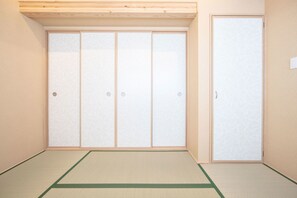 Holiday Home | 1 bedroom, iron/ironing board, free WiFi