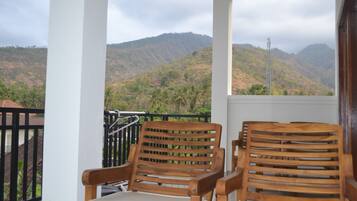 Deluxe Room, Ocean View | Balcony