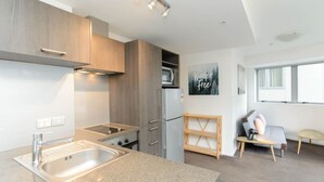 Design Apartment, 2 Bedrooms, Balcony | Living area | Flat-screen TV - Modern 2 Bedroom Apartment in the Center (Auckland)