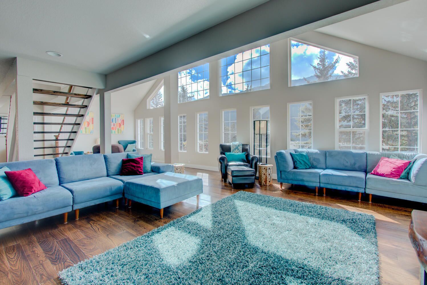 Smart TV, chimenea, videojuegos y reproductor de DVD 