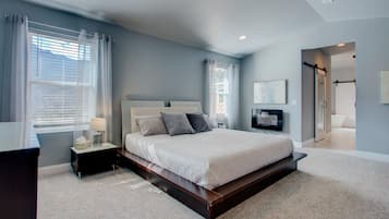 6 dormitoris, escriptori i planxa i posts de planxar