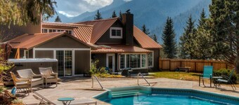 Ylellinen Mountain Home @ -tukikohta Pikes Peak -XL-kylpytynnyristä, josta on panoraamanäkymät MTN-näkymiin 
