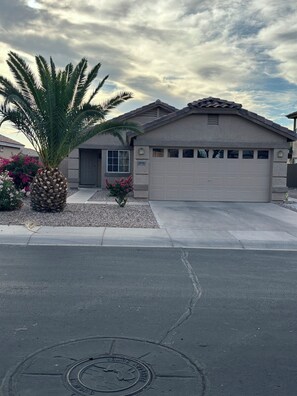 Exterior detail - House with Private Pool & Spa (Buckeye)