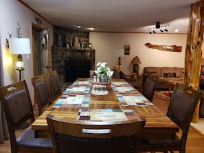 Dining - Peace of Heaven 2Br 1Bth <br>1 Mile to Gatlinburg <br>2 miles to Pigeon Forge <br> (Gatlinburg)