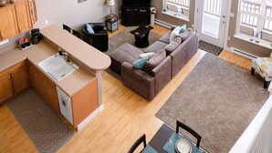 A compact living space with a kitchenette, a sofa, a dining table, and a TV. - Comfort and Convenience in Downtown Sitka - Suite A (Sitka)