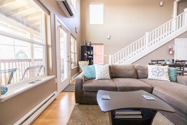 Smart TV, books, stereo