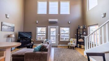 Smart TV, books, stereo