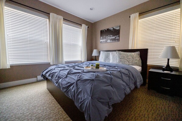 2 chambres, fer et planche à repasser, accès au Wi-Fi (inclus)