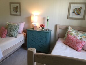 5 dormitoris, escriptori, planxa i posts de planxar i wifi gratuïta 