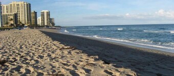Groups, Families & Pet Owners Dream! 3min walk to beach & 7min to National Park!