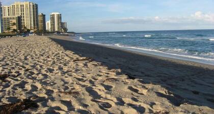 Groups, Families & Pet Owners Dream! 3min walk to beach & 7min to National Park!