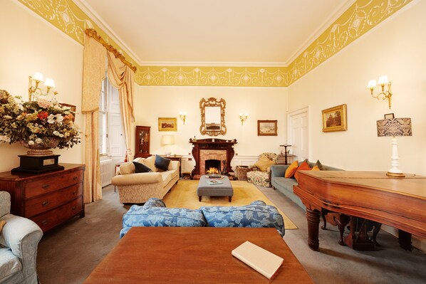 TV, fireplace, DVD player, books